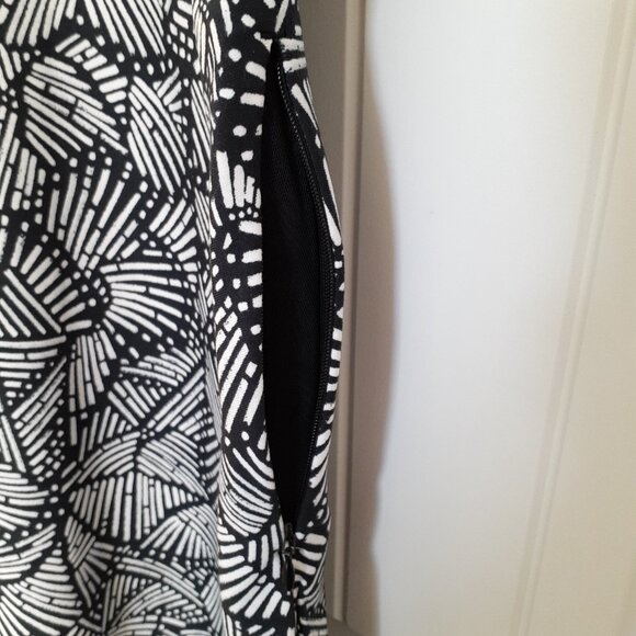 NWT Title Nine Dream Dress Updated V-Neck Pockets in Sparkler Black Size M - Picture 7 of 16